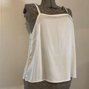 Cremieux Top White Tank Top Size Large NWOT with Button Detail Super Cute!